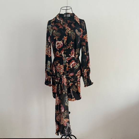 ELLIATT NWT Resort Collection Tie-Waist Asymmetric Floral Dress - Picture 2 of 13